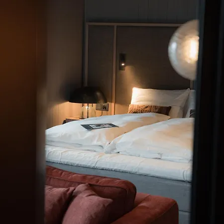 Henningsvaer Bryggehotell - By Classic Norway Hotels Buitenkant foto