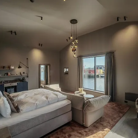Henningsvaer Bryggehotell - By Classic Norway Hotels Buitenkant foto