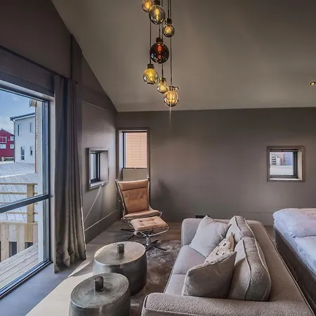 Henningsvaer Bryggehotell - By Classic Norway Hotels Buitenkant foto