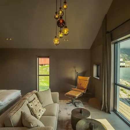 Henningsvaer Bryggehotell - By Classic Norway Hotels Buitenkant foto
