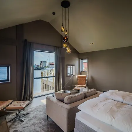 Henningsvaer Bryggehotell - By Classic Norway Hotels Buitenkant foto