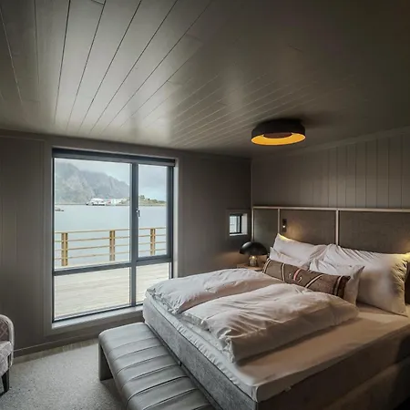 Henningsvaer Bryggehotell - By Classic Norway Hotels Buitenkant foto