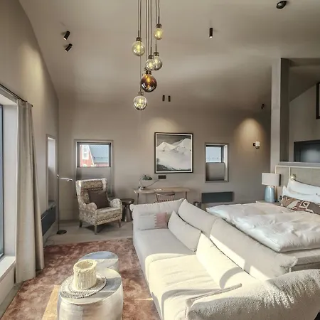 Henningsvaer Bryggehotell - By Classic Norway Hotels Buitenkant foto