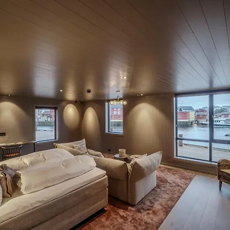 Henningsvaer Bryggehotell - By Classic Norway Hotels Buitenkant foto